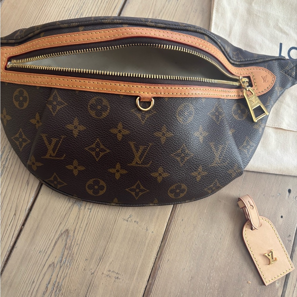 Louis Vuitton High Rise Bum Bag, no strap - Picture 9 of 11